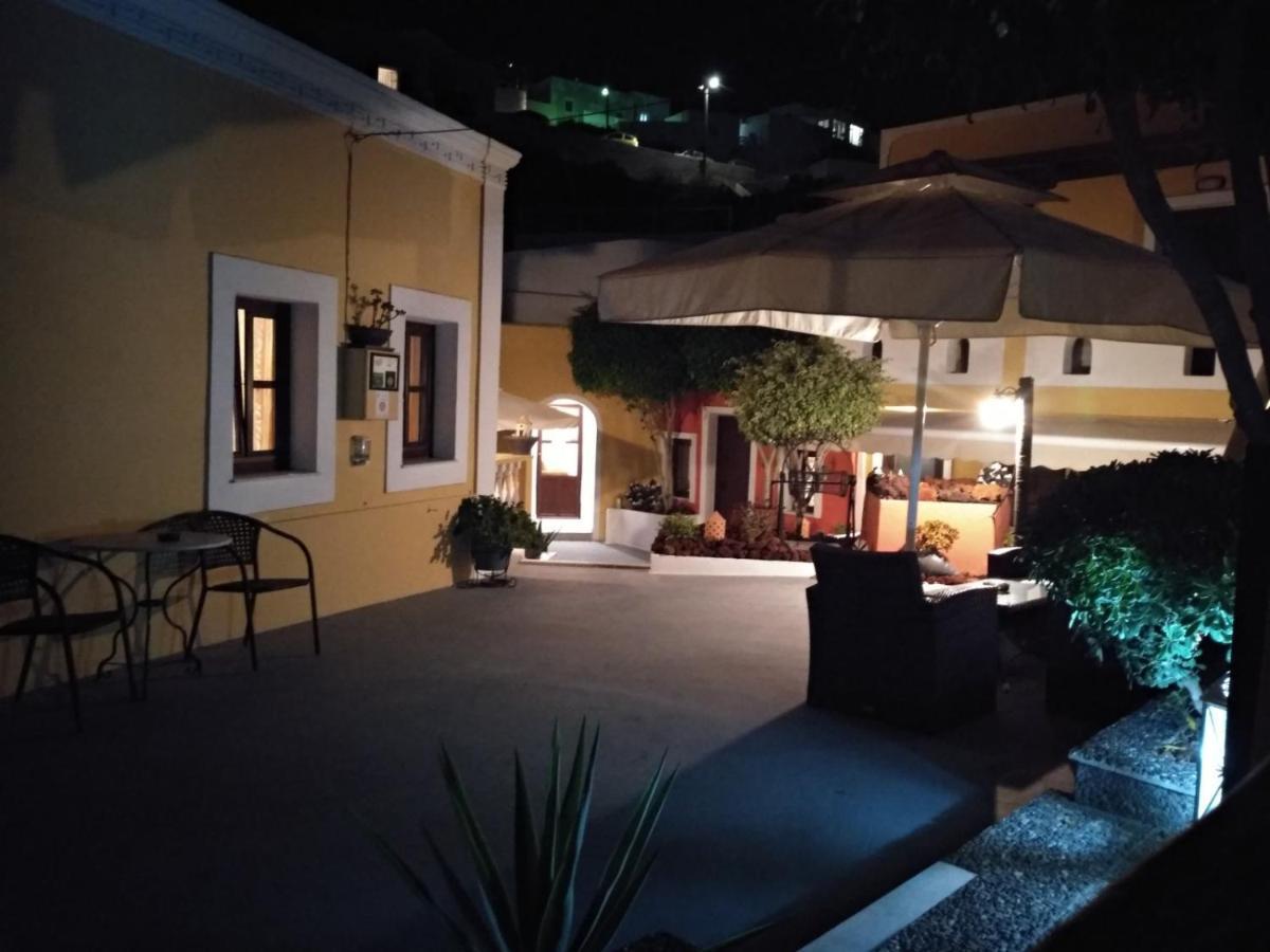 Pansion Zaharoula Hotell Fira  Eksteriør bilde