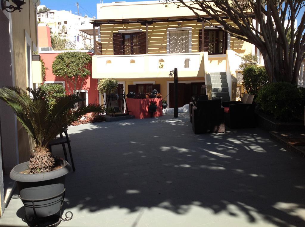 Pansion Zaharoula Hotell Fira  Eksteriør bilde